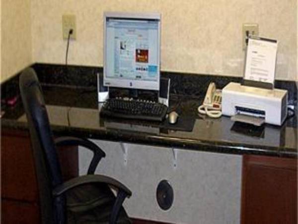 Workspace - Holiday Inn Express Hotel & Suites Levelland