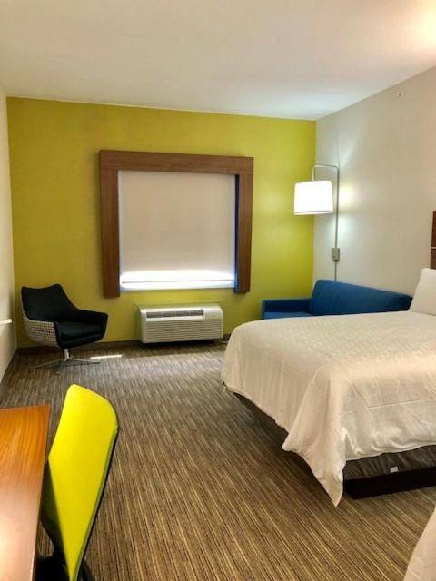 Holiday Inn Express & Suites Longview South I-20 an IHG Hotel