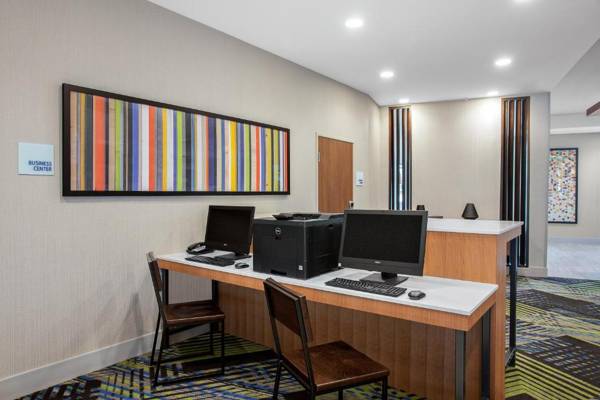 Holiday Inn Express & Suites Lubbock Central - Univ Area an IHG Hotel