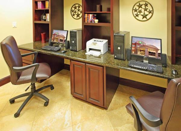 Workspace - Holiday Inn Express Hotel & Suites Marshall an IHG Hotel