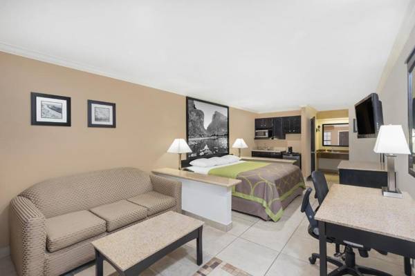 Super 8 by Wyndham McAllen-Downtown City Center-Plaza Mall-Airport