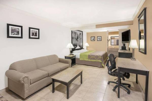 Super 8 by Wyndham McAllen-Downtown City Center-Plaza Mall-Airport