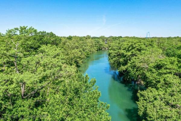 Riverside Condo SS 4B