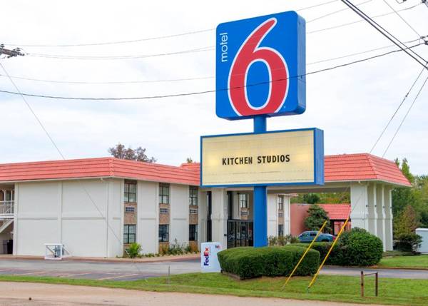 Motel 6-Palestine TX