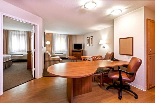 Workspace - Candlewood Suites Pearland an IHG Hotel