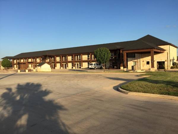 Pearsall Inn and Suites