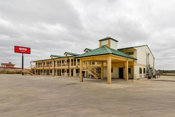 OYO Hotel Pearsall I-35 East