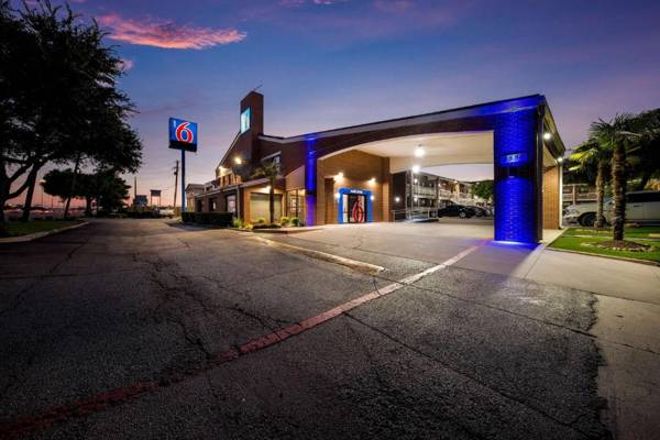 Motel 6-Plano TX - Plano Northeast