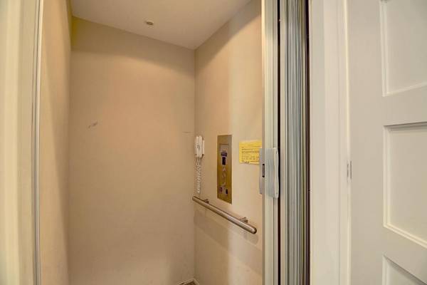 Hook Wine & Sinker 133 SE