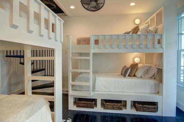 One Particular Harbor 119 FI