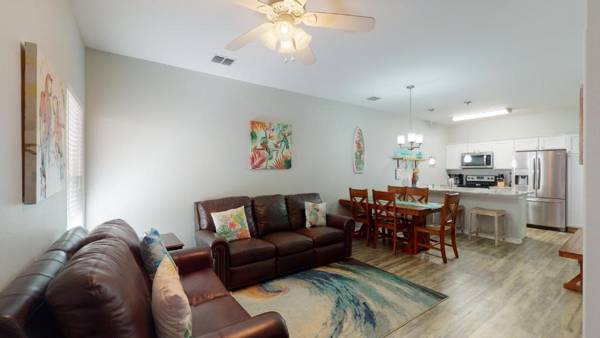 BC202 Funky Parrot Heated Saltwater Pool Short Walk to Beach Gameroom