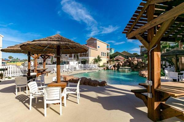 BC202 Funky Parrot Heated Saltwater Pool Short Walk to Beach Gameroom