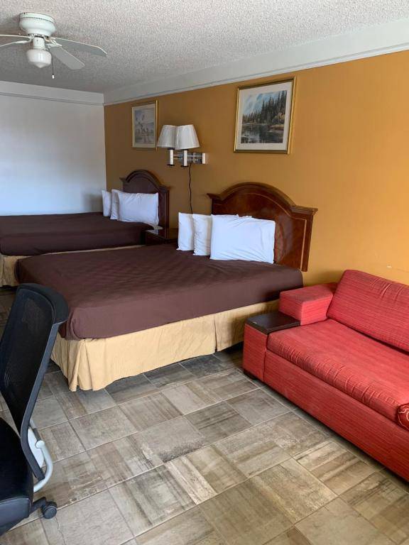 Deluxe Inn and Suites