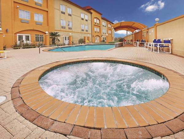 La Quinta Inn Suites by Wyndham Raymondville Harlingen