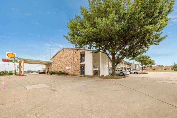 Motel 6-Red Oak TX - Dallas