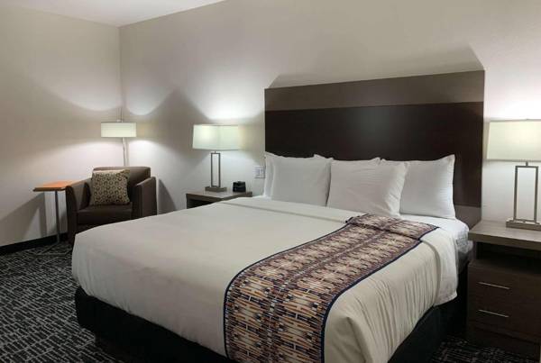 La Quinta Inn & Suites by Wyndham - Red Oak TX IH-35E