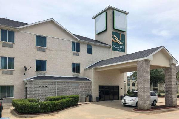 Quality Inn & Suites Roanoke - Fort Worth North