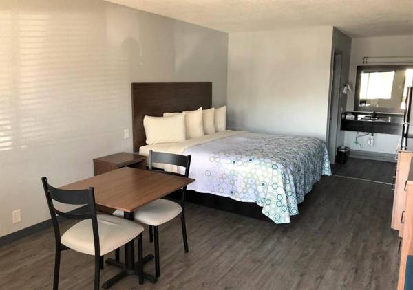 HomeTowne Studios by Red Roof San Antonio E - near AT&T Center