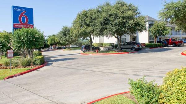 Studio 6-San Antonio TX - Six Flags