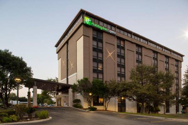 Holiday Inn Express - San Antonio Airport an IHG Hotel