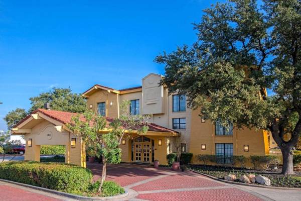 La Quinta Inn by Wyndham San Antonio I-35 N at Toepperwein