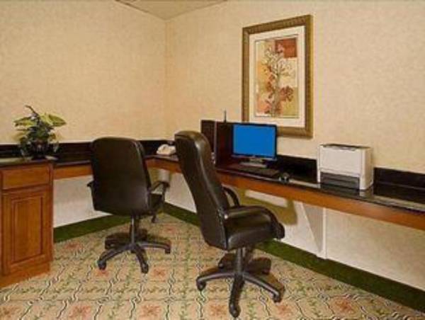 Workspace - Holiday Inn Express & Suites San Antonio South