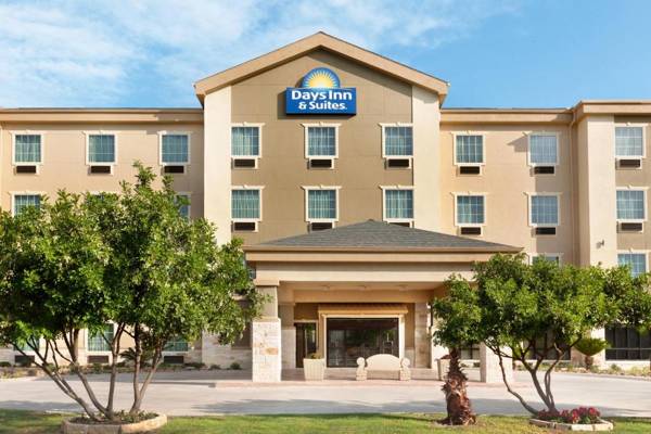 Days Inn & Suites by Wyndham San Antonio near AT&T Center