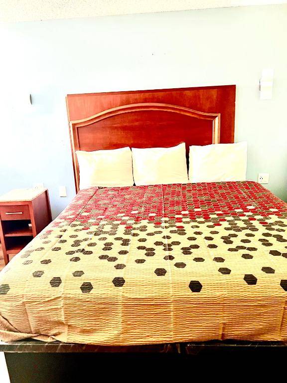 Express Inn & Suites - San Antonio Sea World Medical Center