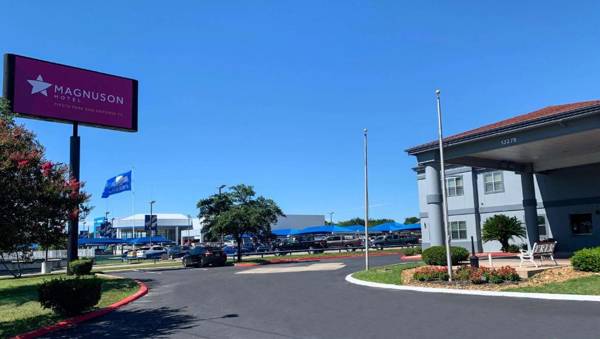 Magnuson Hotel Fiesta Park Preferred Six Flags Hotel