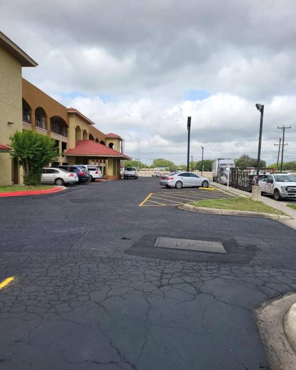 Hallmark Inn and Suites