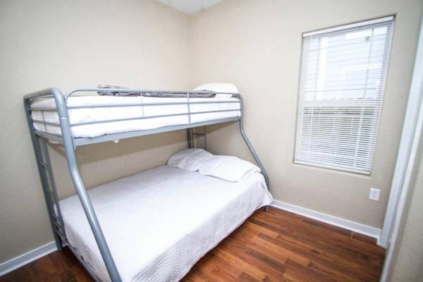 Hackberry St #A Renovated 2BR/2BA Near Downtown