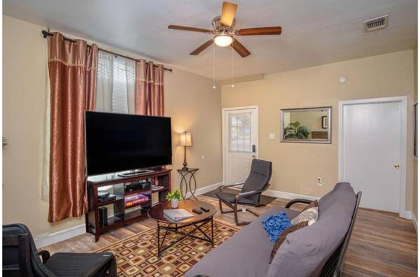 Florida St Nice Remodeled 3BR/2BA Near Downtown