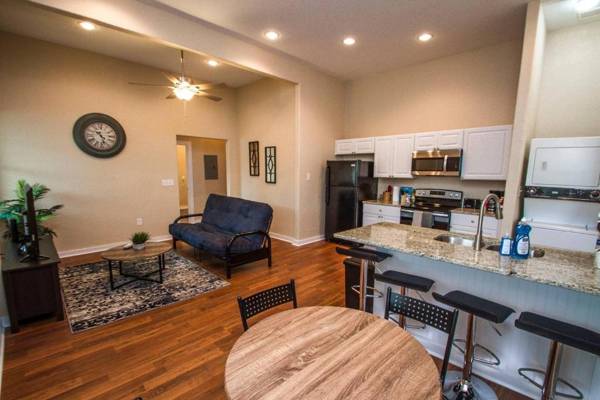 3BR/2BA Remodeled Apartment Near Downtown