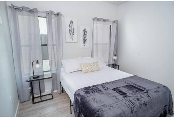 Spectacular Cozy 3 BR plus 2 and a half BA Apt Near Downtown