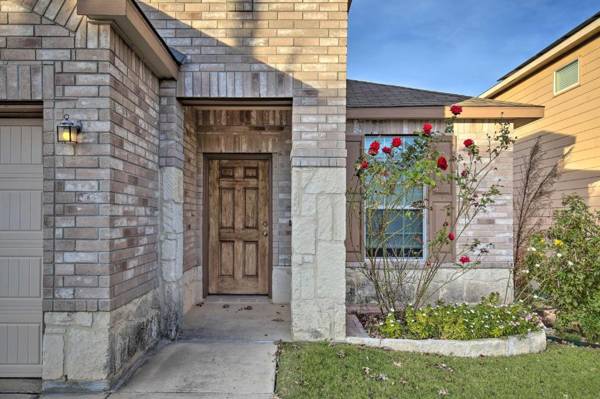San Antonio Abode Near Golf Shops and Dining!
