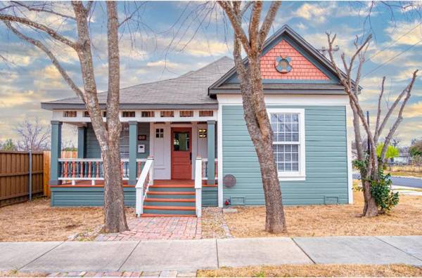 Beautiful Craftmans 4BR25BA Home Near Downtown