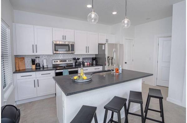 BRAND NEW 7 Stylish 3BR Near Exciting Downtown