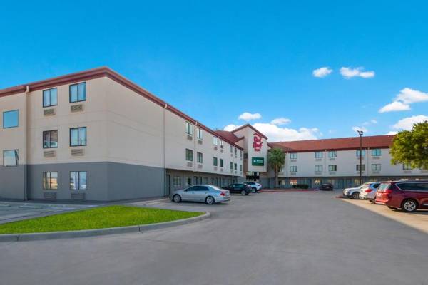 HomeTowne Studios by Red Roof San Antonio - SeaWorld Northwest