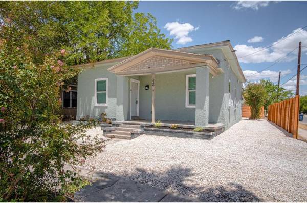 Cozy and Lovely 2BR 2BA Apt#A Near Lively Downtown