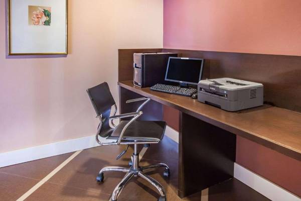 Workspace - Days Inn by Wyndham Sherman