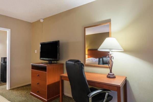 Workspace - Motel 6-Sonora TX