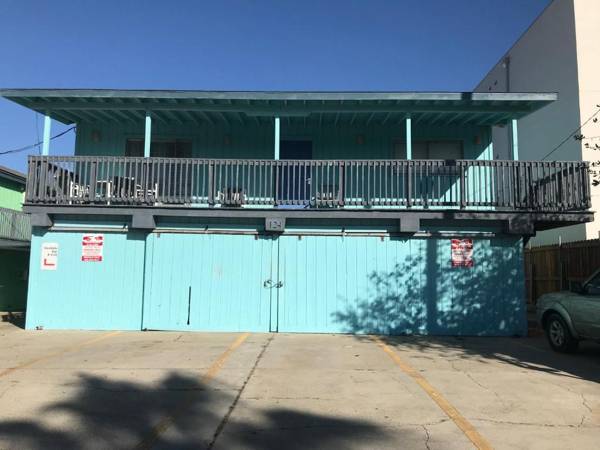 Upper Deck Hotel and Bar - Adults Only