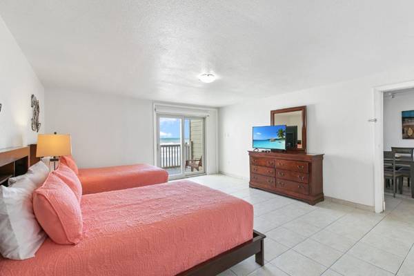 Listen to the waves break! Beachfront condo shared pools in beautiful resort