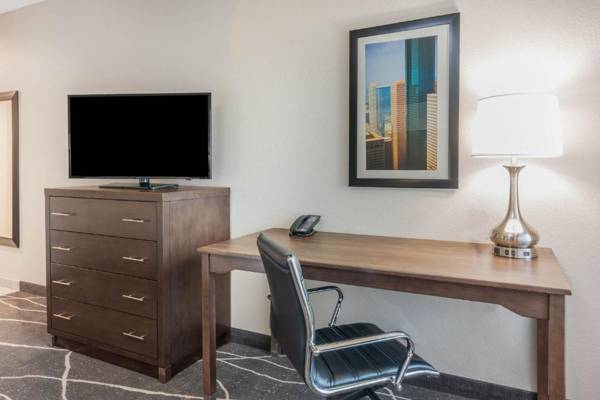 Workspace - La Quinta Inn and Suites by Wyndham Houston Spring South