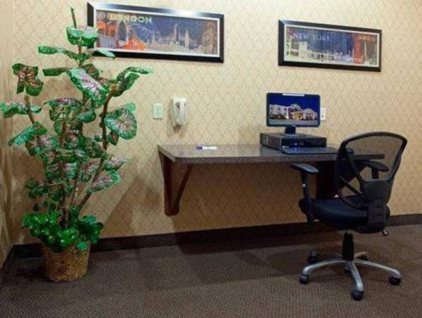 Workspace - Holiday Inn Express Hotel & Suites Vidor South an IHG Hotel