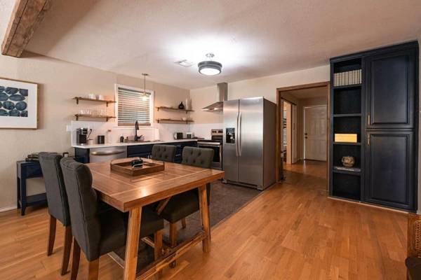 Escape to a Restored 1920s East Waco Bungalow