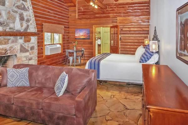 Wimberley Log Cabins Resort and Suites- Unit 1