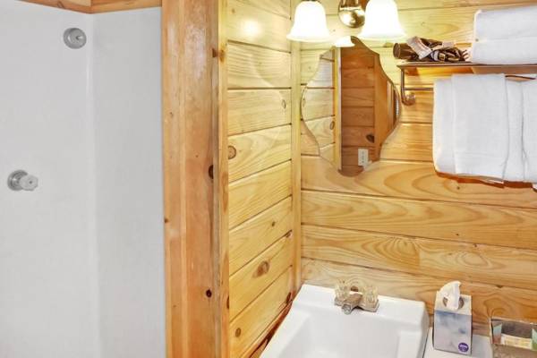 Wimberley Log Cabins Resort and Suites- Unit 2