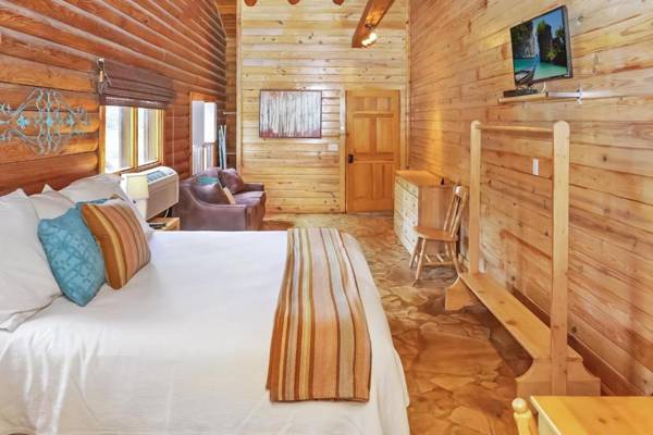 Wimberley Log Cabins Resort and Suites- Unit 4