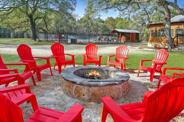 Wimberley Log Cabins Resort and Suites- The Oak Lodge